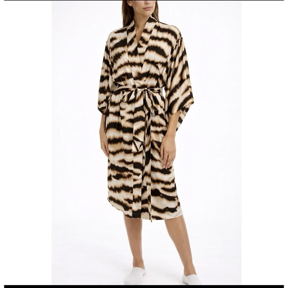Natori Satin Nightgown Robe Womens Medium White Brown Animal Print Luxe NWT